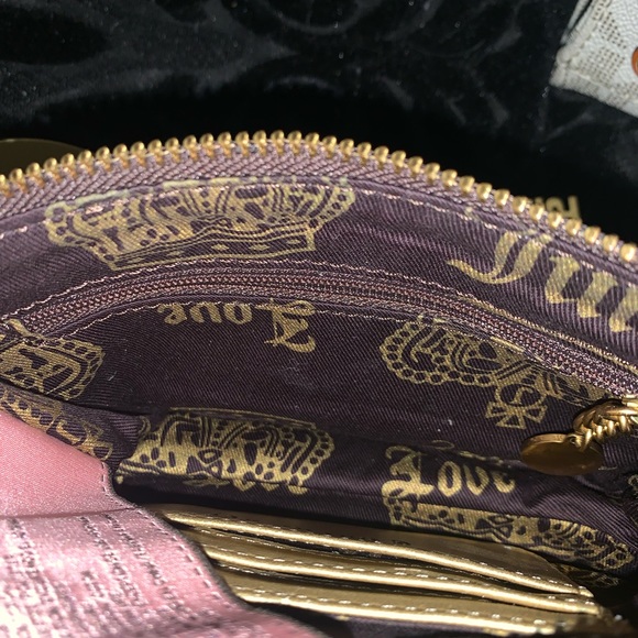 Best vintage pink juicy couture purse in my opinion with additional iteams - Picture 4 of 6